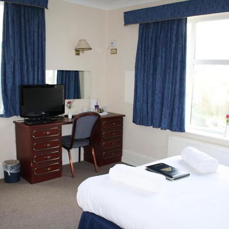 Uno Hotel Thames Maidenhead Bagian luar foto