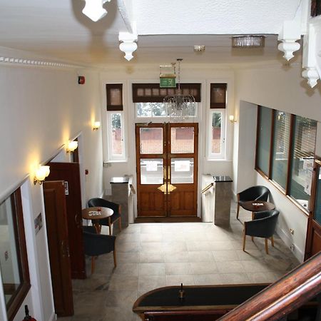 Uno Hotel Thames Maidenhead Bagian luar foto