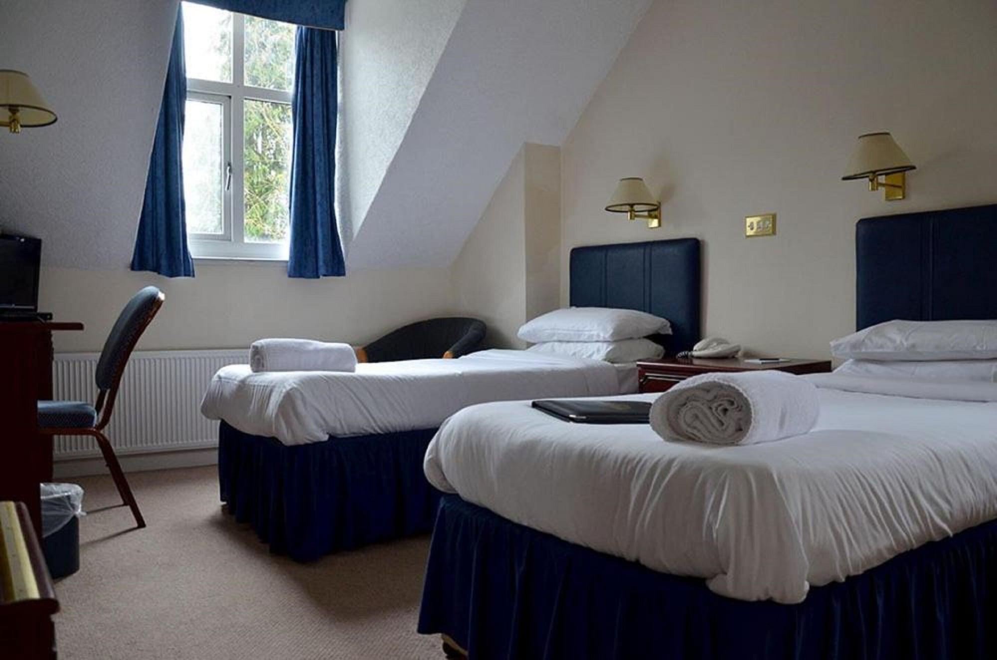 Uno Hotel Thames Maidenhead Bagian luar foto