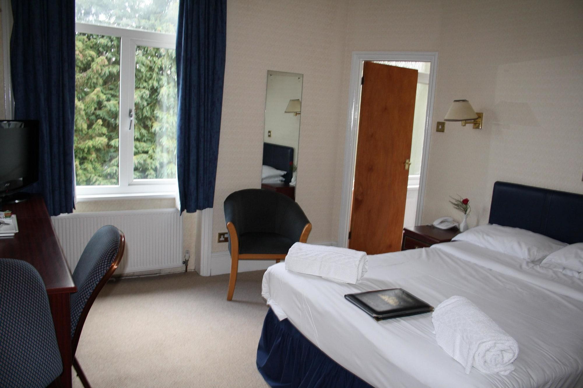 Uno Hotel Thames Maidenhead Bagian luar foto