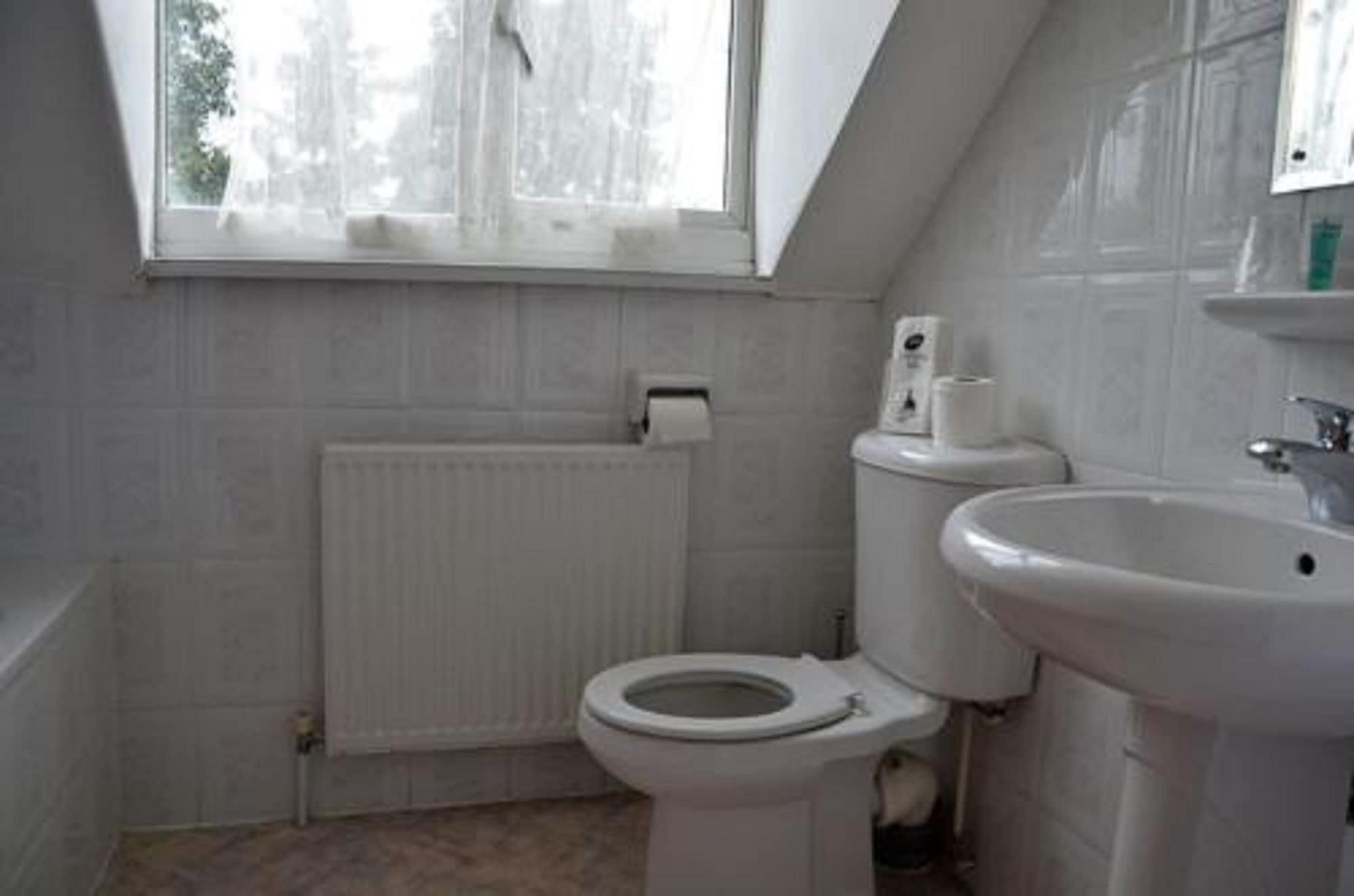 Uno Hotel Thames Maidenhead Bagian luar foto