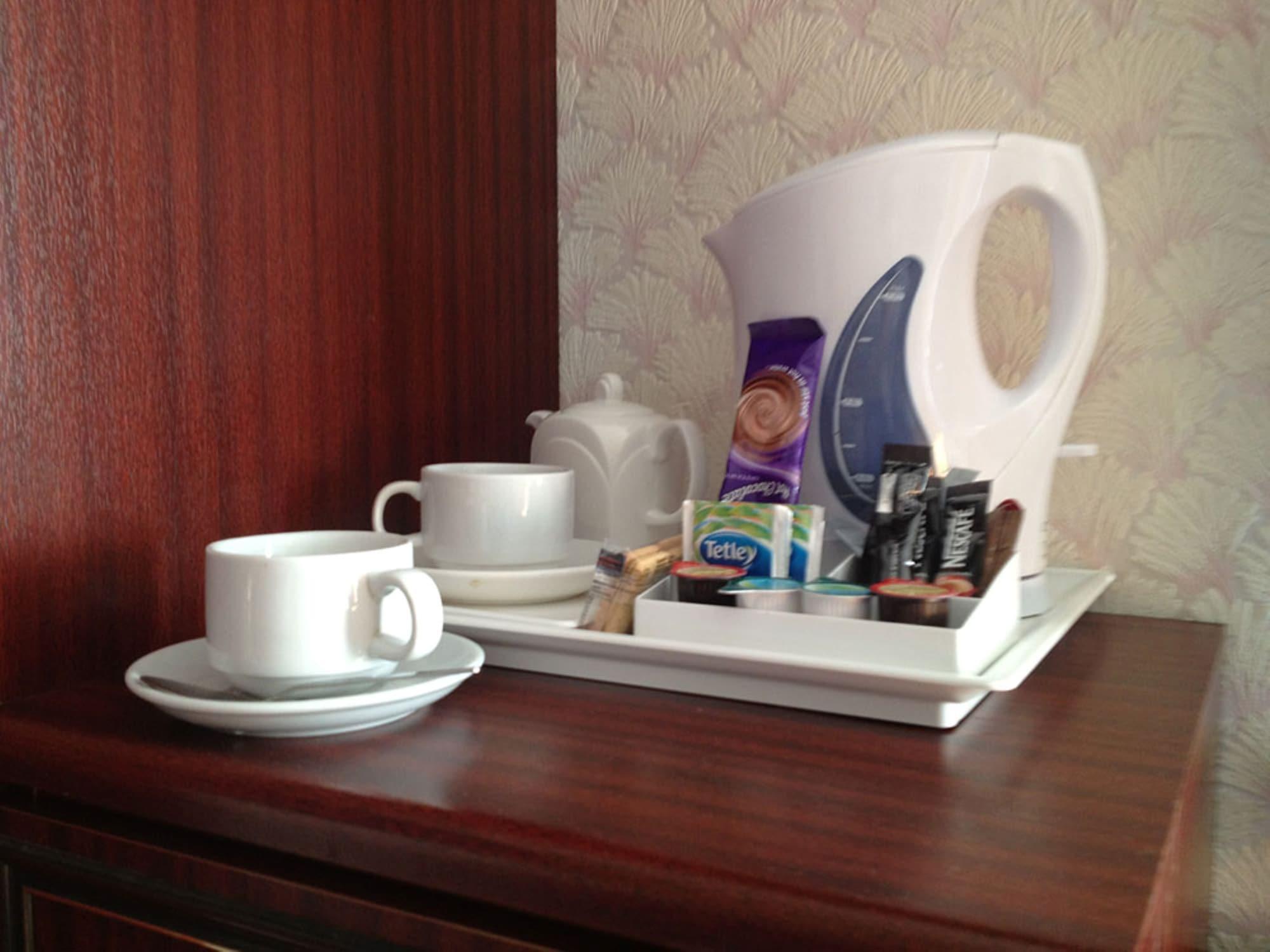 Uno Hotel Thames Maidenhead Bagian luar foto