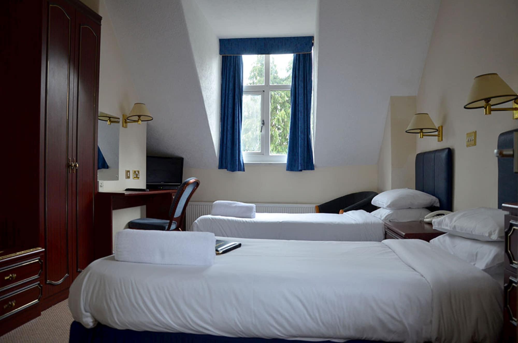 Uno Hotel Thames Maidenhead Bagian luar foto