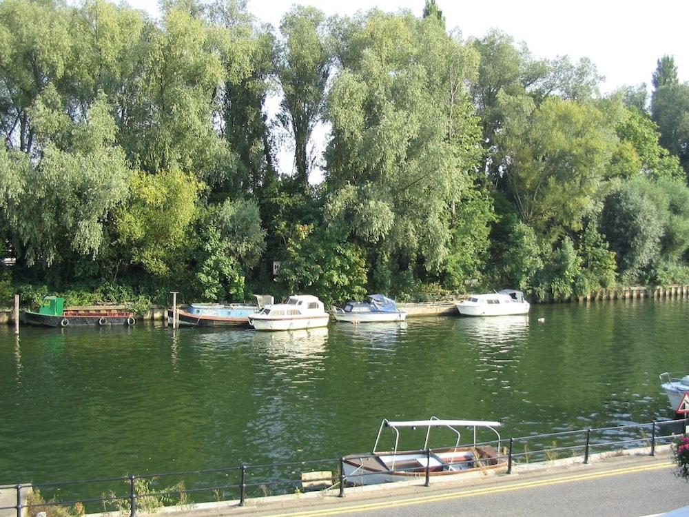 Uno Hotel Thames Maidenhead Bagian luar foto