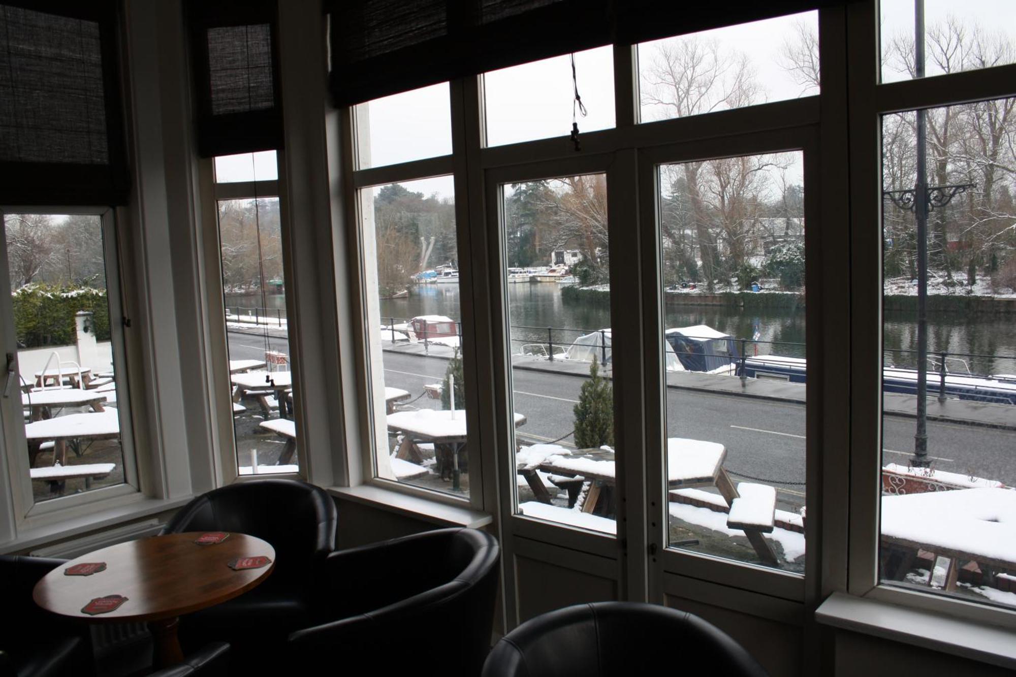 Uno Hotel Thames Maidenhead Bagian luar foto