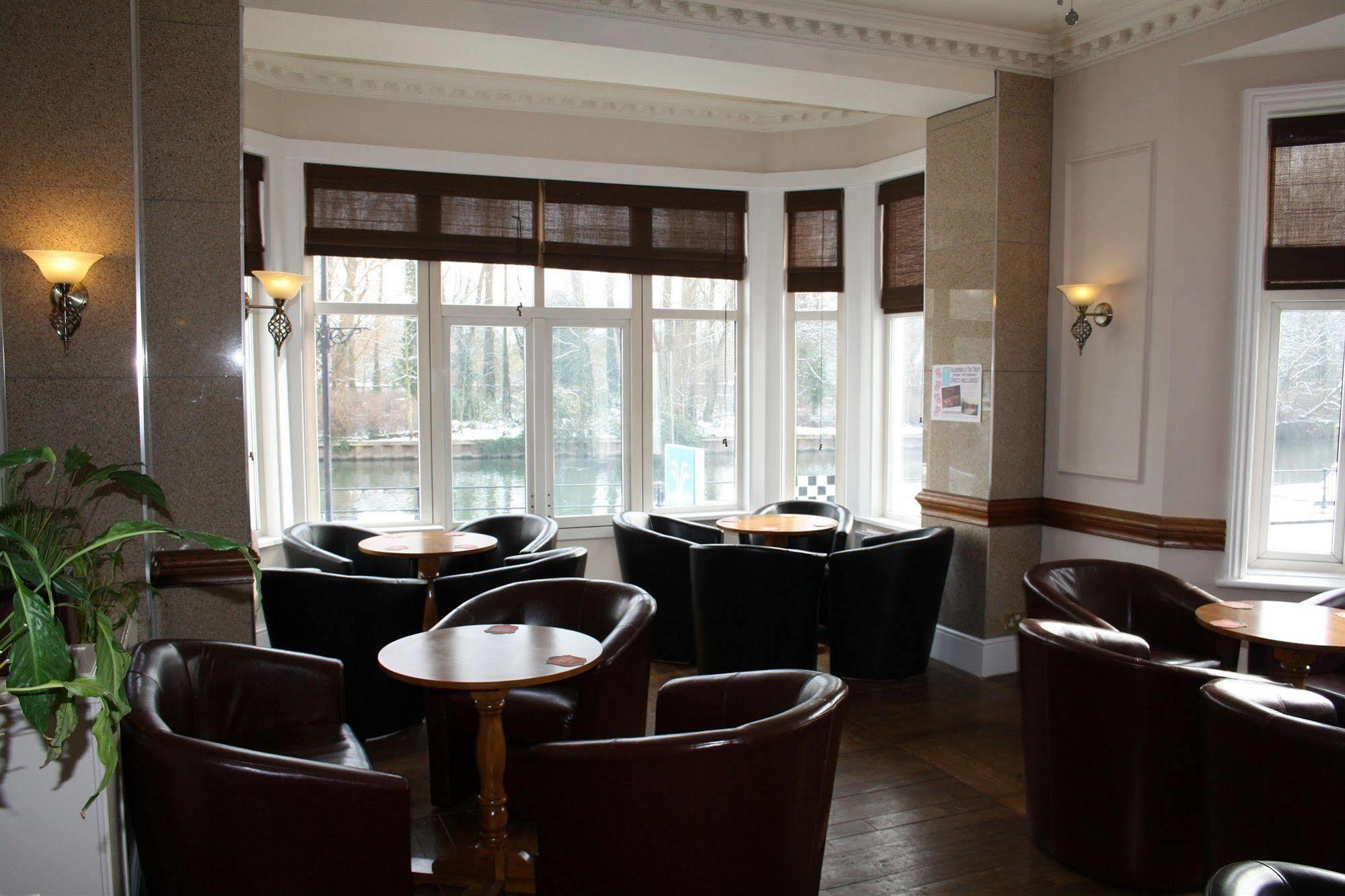 Uno Hotel Thames Maidenhead Bagian luar foto