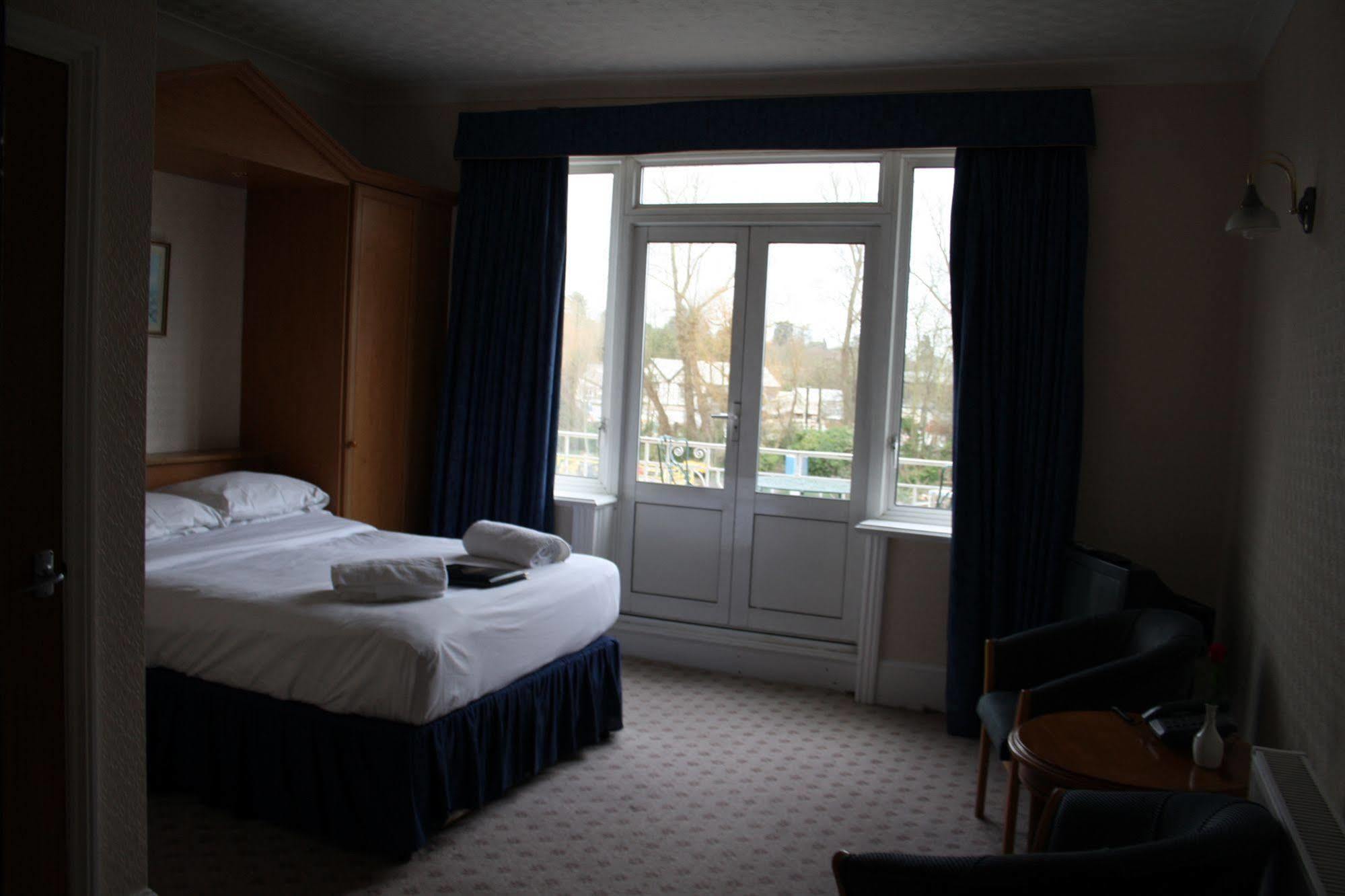 Uno Hotel Thames Maidenhead Bagian luar foto